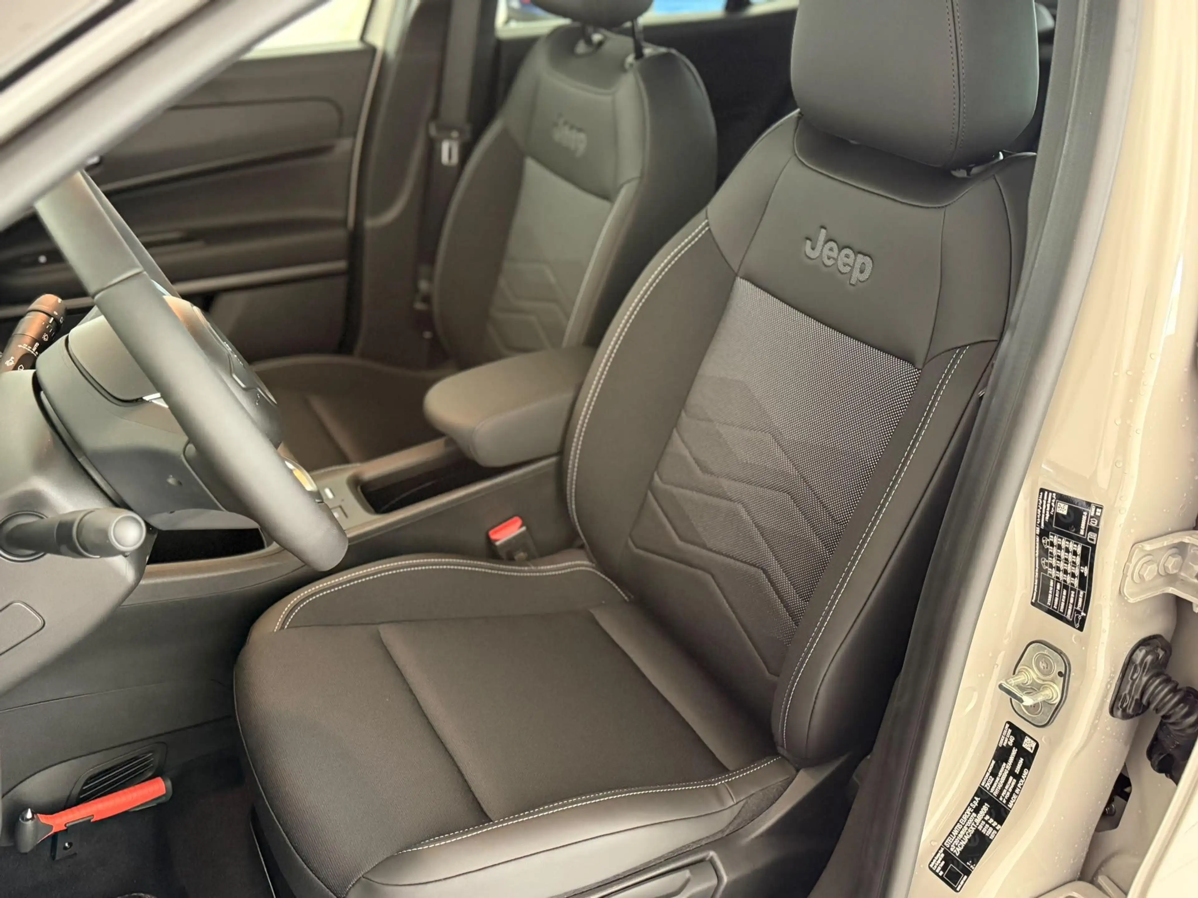Jeep Avenger Black Edition 54 kWh | Apple/Android | Cruise cont — photo 7