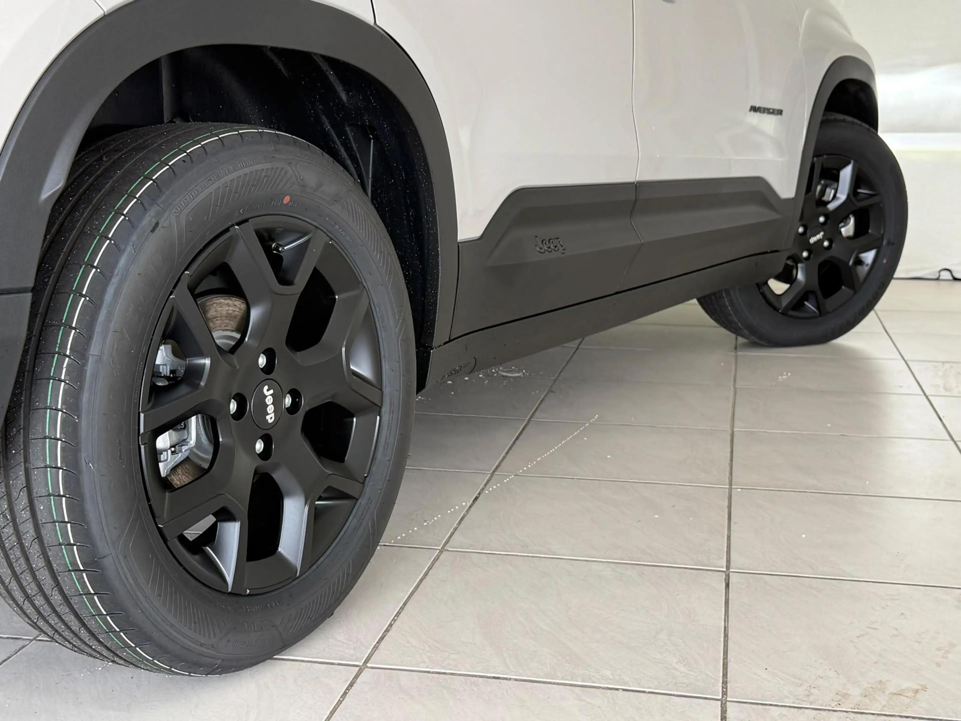 Jeep Avenger Black Edition 54 kWh | Apple/Android | Cruise cont — photo 14