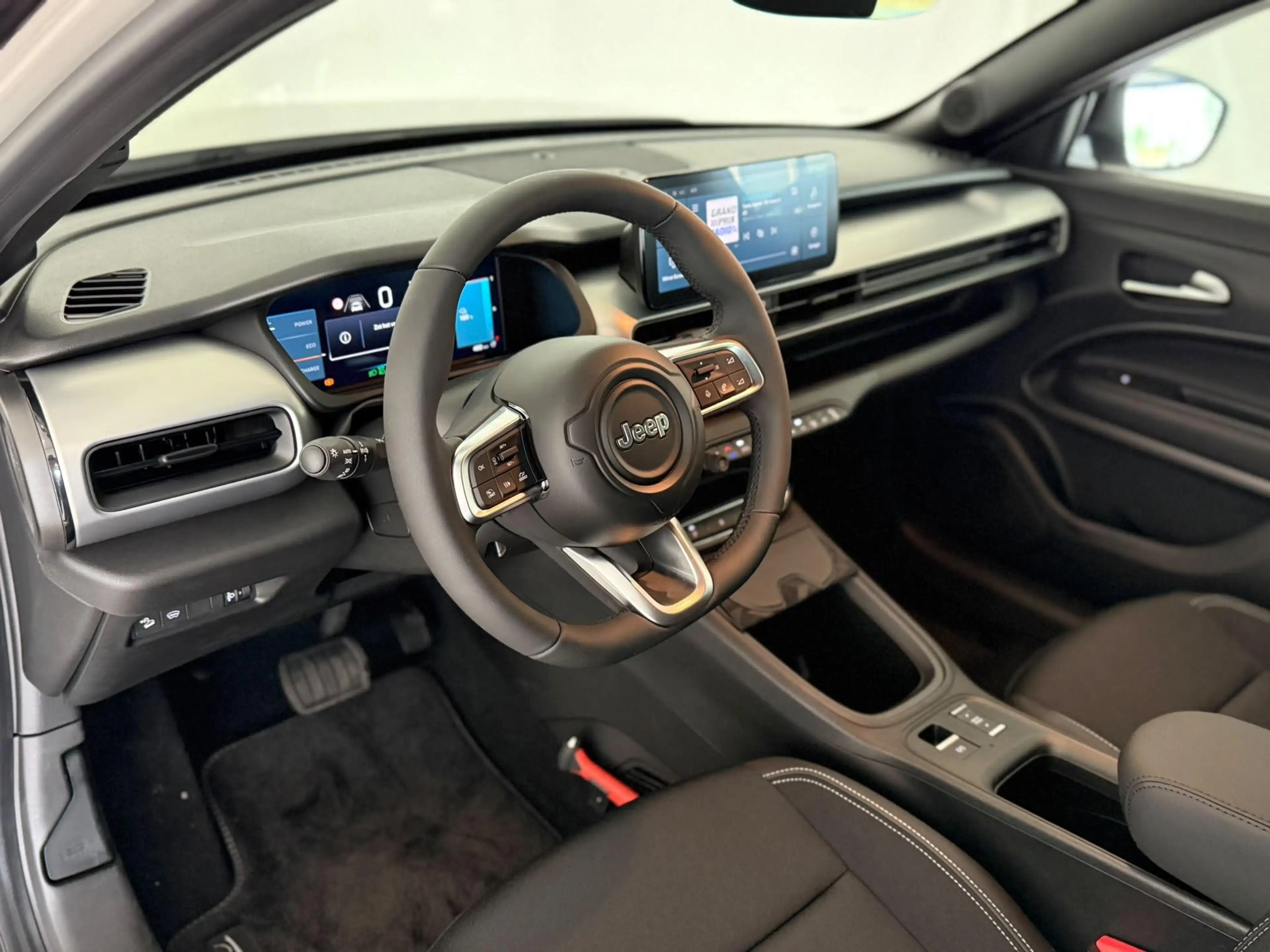 Jeep Avenger Black Edition 54 kWh | Apple/Android | Cruise cont — photo 5