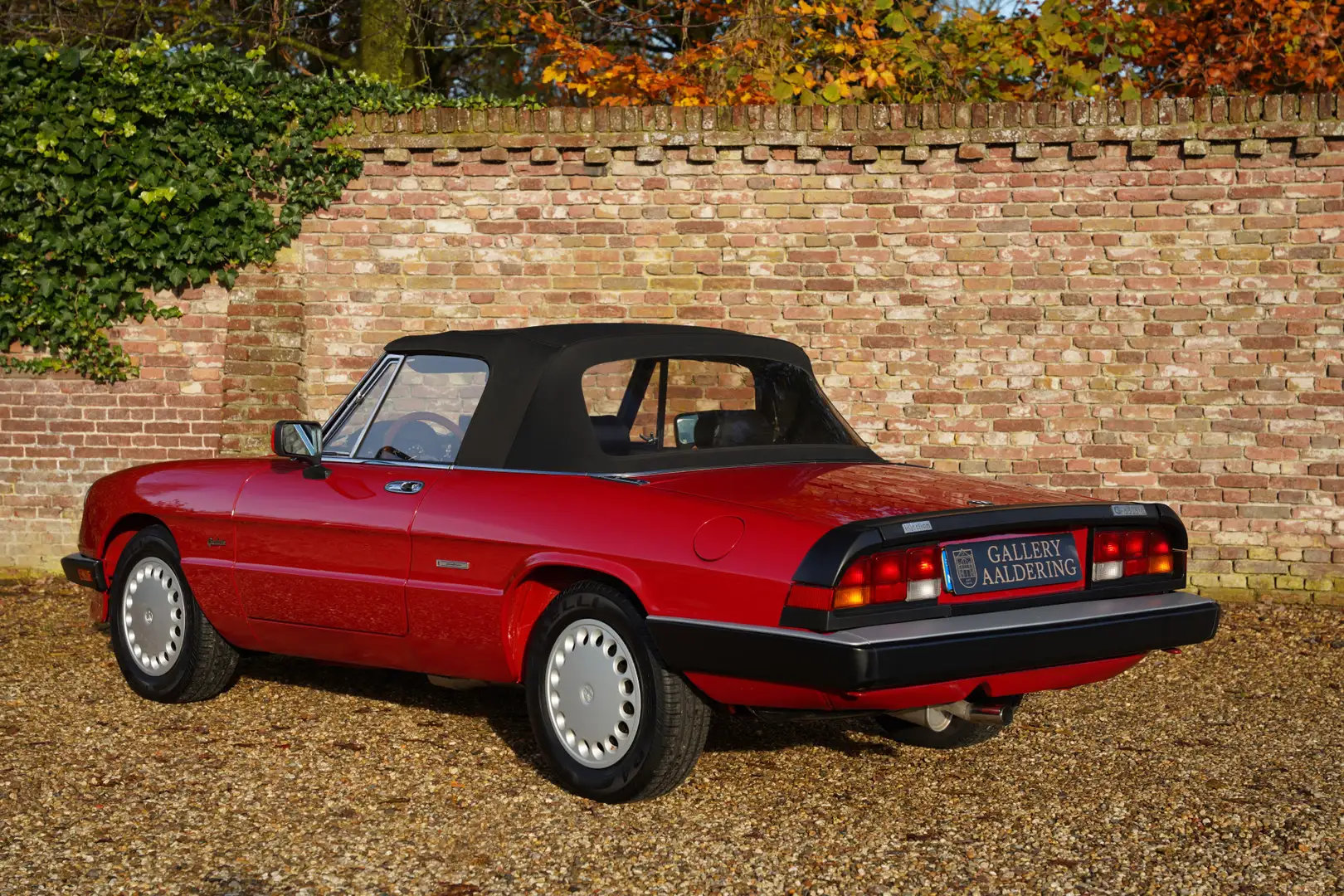 Alfa Romeo Spider 2.0 Graduate Recently restored, Interior has been Red - 2