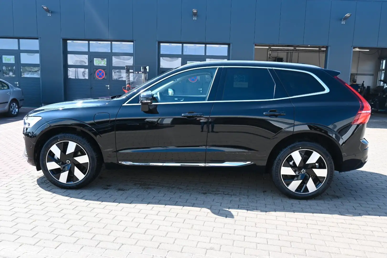 Volvo XC60 T6 AWD RC Plus Bright*PANO*360*Luft*H&K*ACC Schwarz - 2