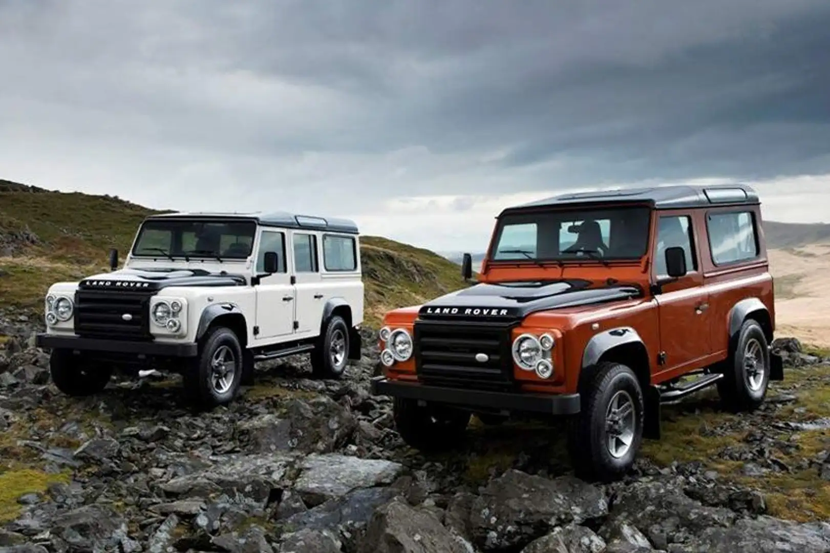 Land Rover Defender 110 P300e X-Dynamic HSE | Outland Modern Ice Editi Wit - 2