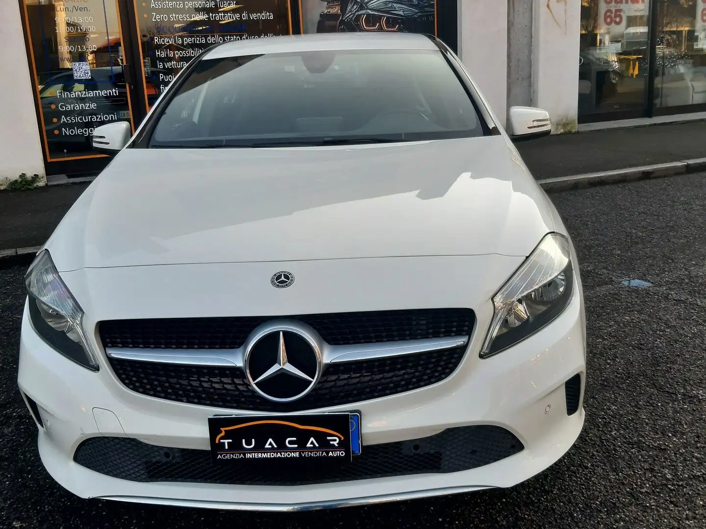 Mercedes-Benz A 180 BlueEFFICIENCY Urban Blanc - 2