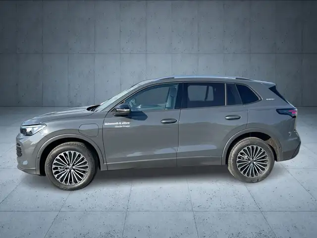 Volkswagen Tiguan view 2