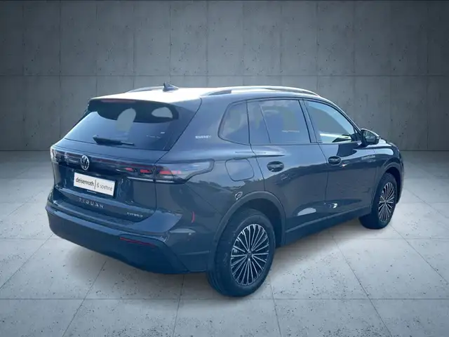 Volkswagen Tiguan view 5