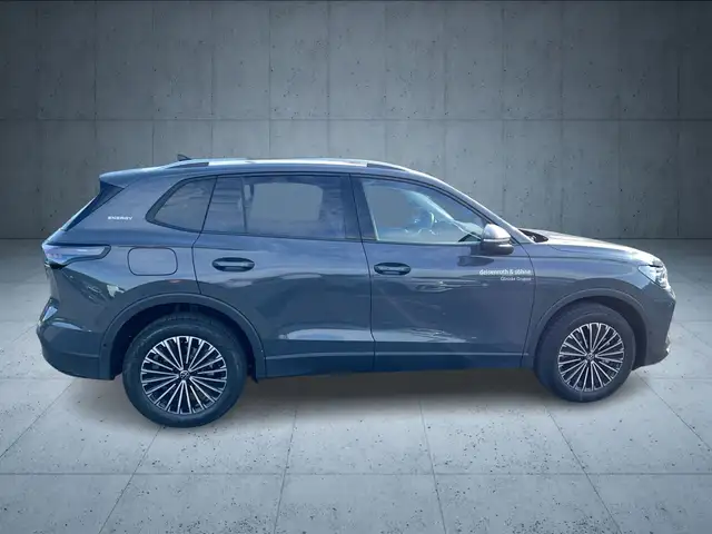 Volkswagen Tiguan view 6