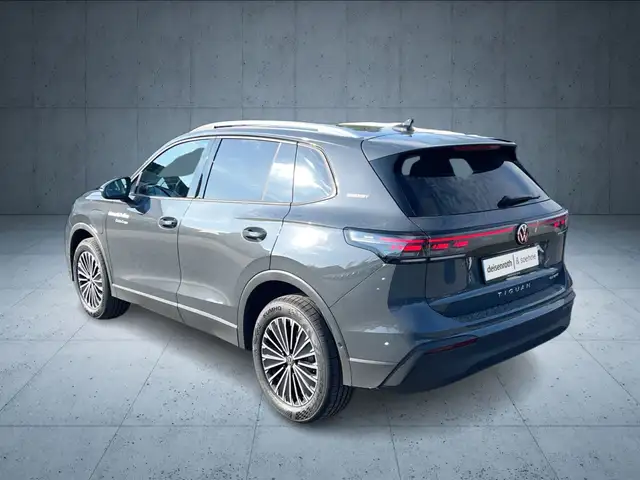 Volkswagen Tiguan view 3