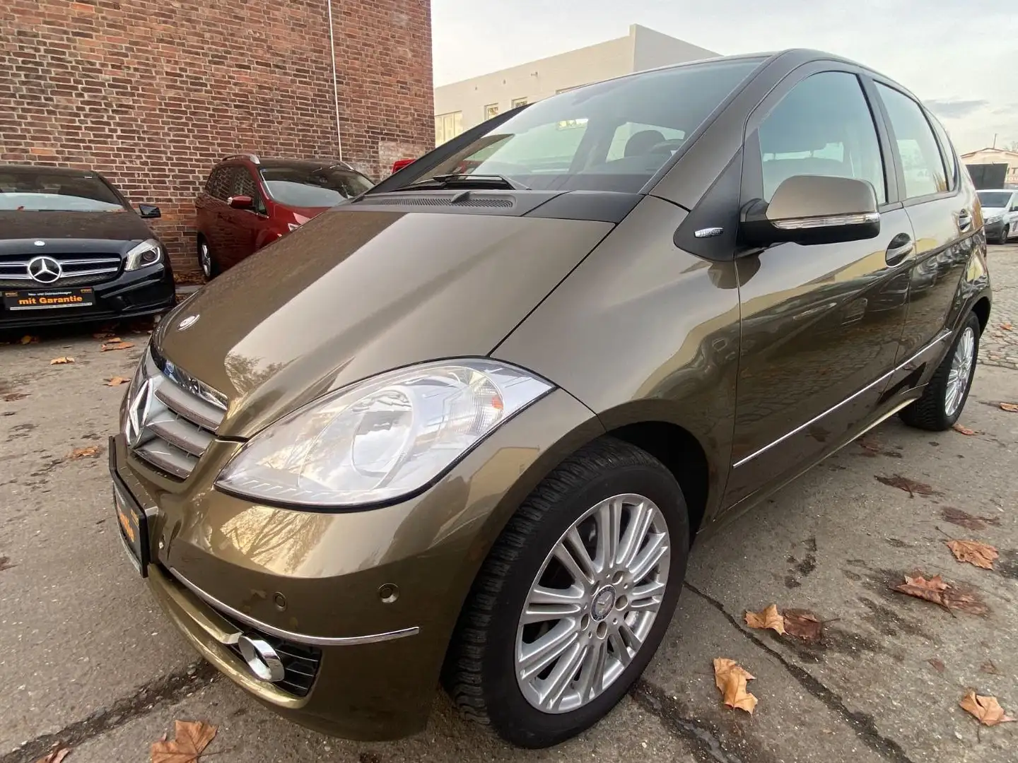 Mercedes-Benz A 200 Automatik+Klima+PDC+Allwetter+Sitzheizung Braun - 1