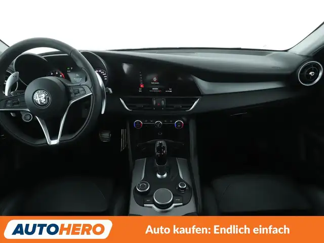 Alfa Romeo Giulia view 12