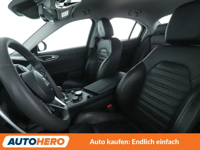 Alfa Romeo Giulia view 10