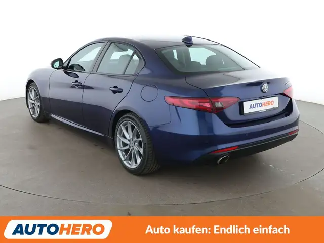 Alfa Romeo Giulia view 4