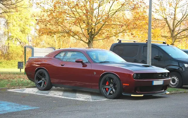 Dodge Challenger hellcat 707cv