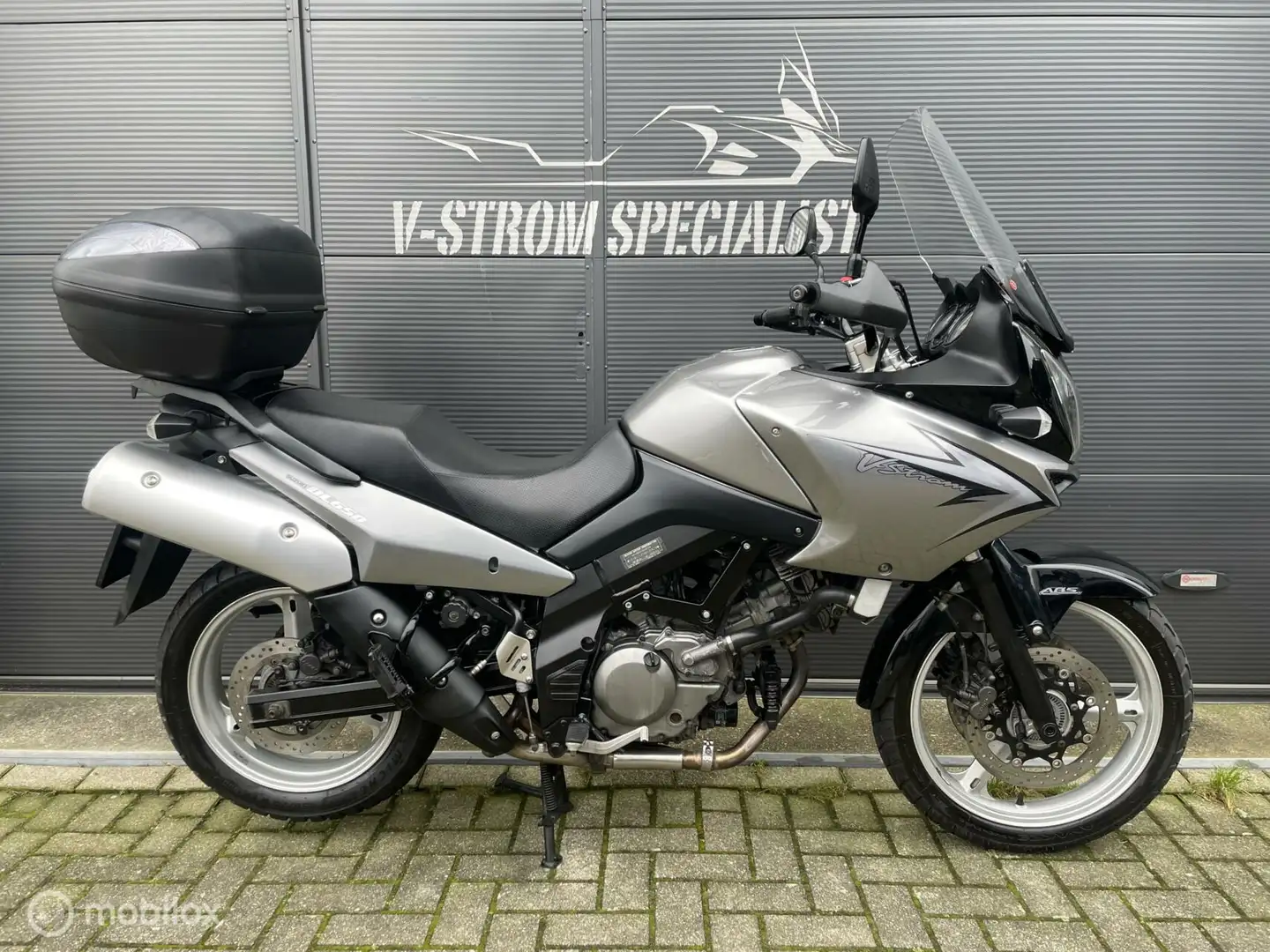 Suzuki V-Strom 650 DL Grijs - 1