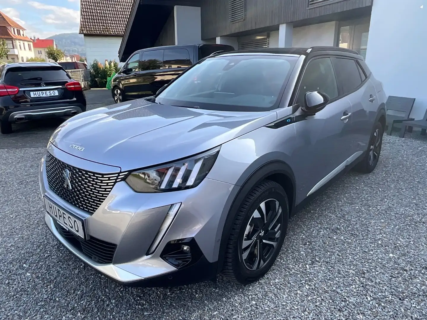 Peugeot 2008 e- GT Panoramadach Service neu Grau - 2
