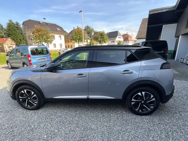 Peugeot 2008 e- GT Pano Kamera Navi LED Garantie