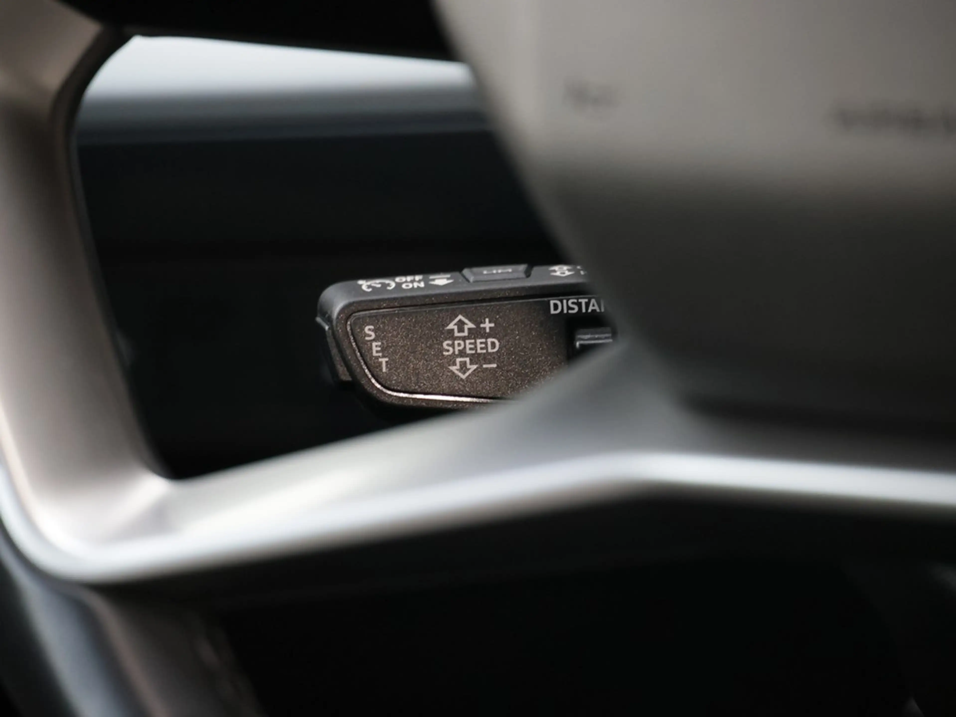 Audi Q4 e-tron 40 S line — photo 12