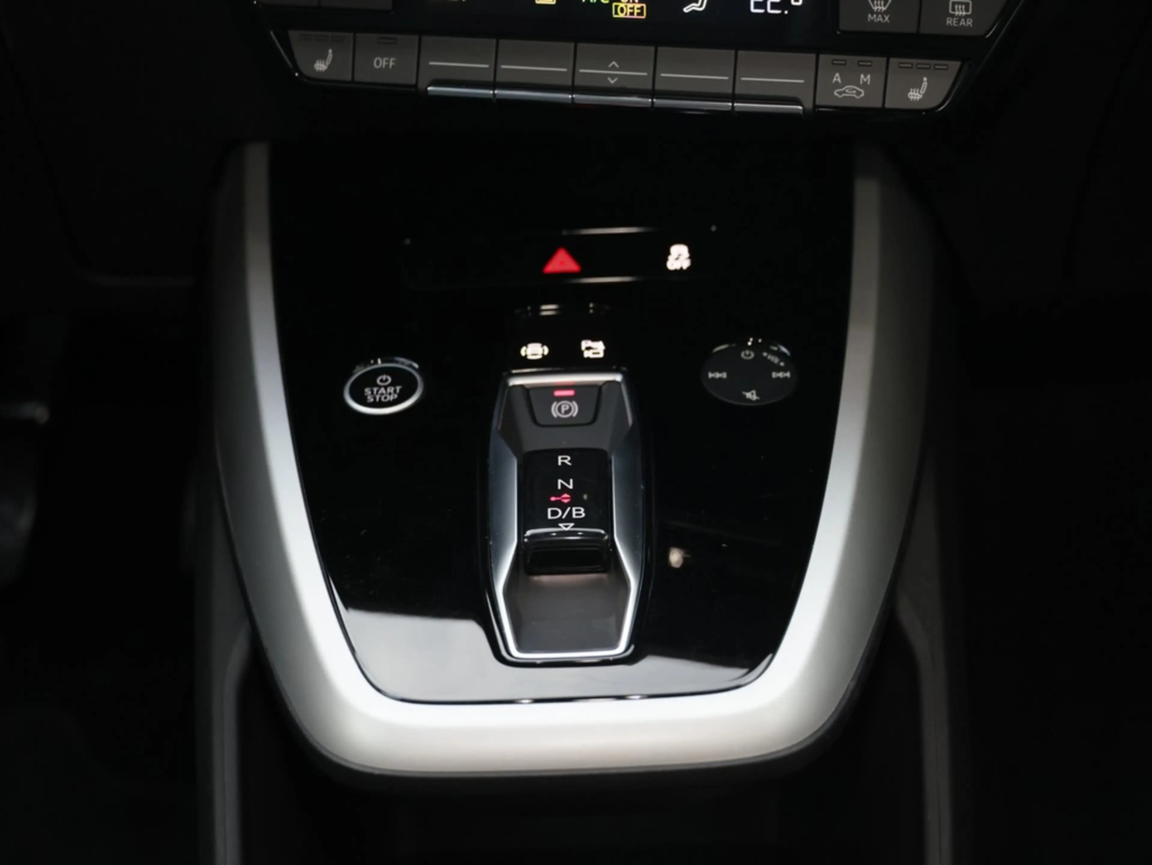 Audi Q4 e-tron 40 S line — photo 13