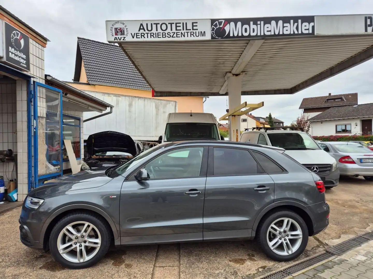 Audi Q3 Q3 2.0 TFSI S-Line quattro S tronic Aus 1 Hand AHK Grau - 2