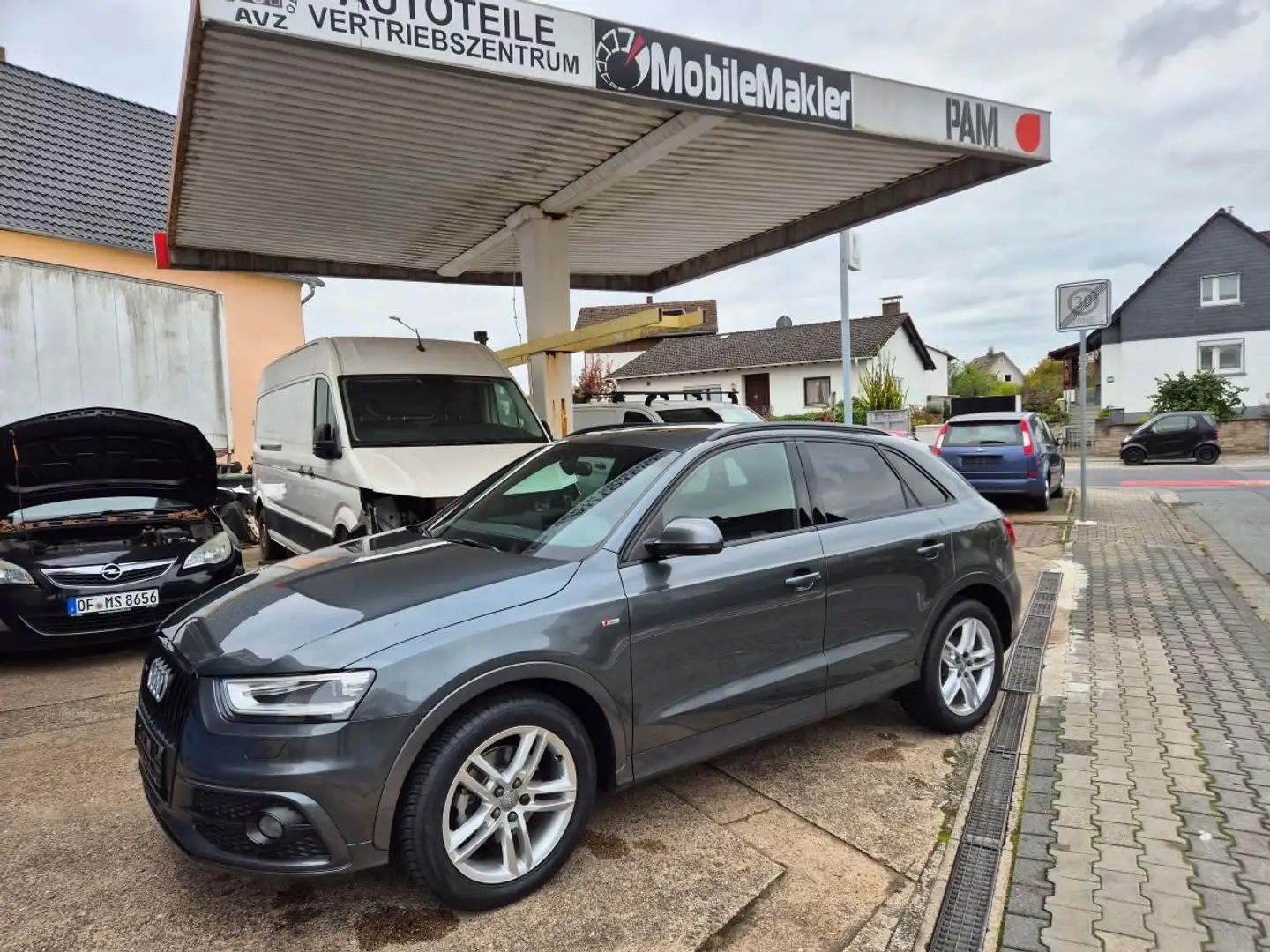 Audi Q3 Q3 2.0 TFSI S-Line quattro S tronic Aus 1 Hand AHK Grau - 1