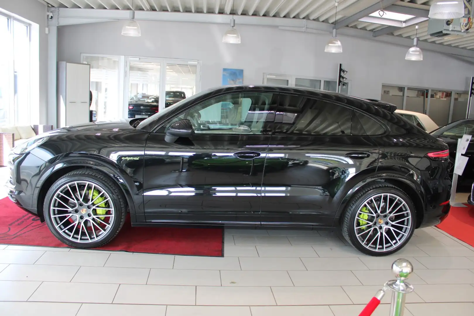 Porsche Cayenne Coupe E-Hybrid Platinum Edition - 2