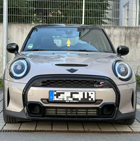 Imagine MINI Cooper S Aut. John Works Trim