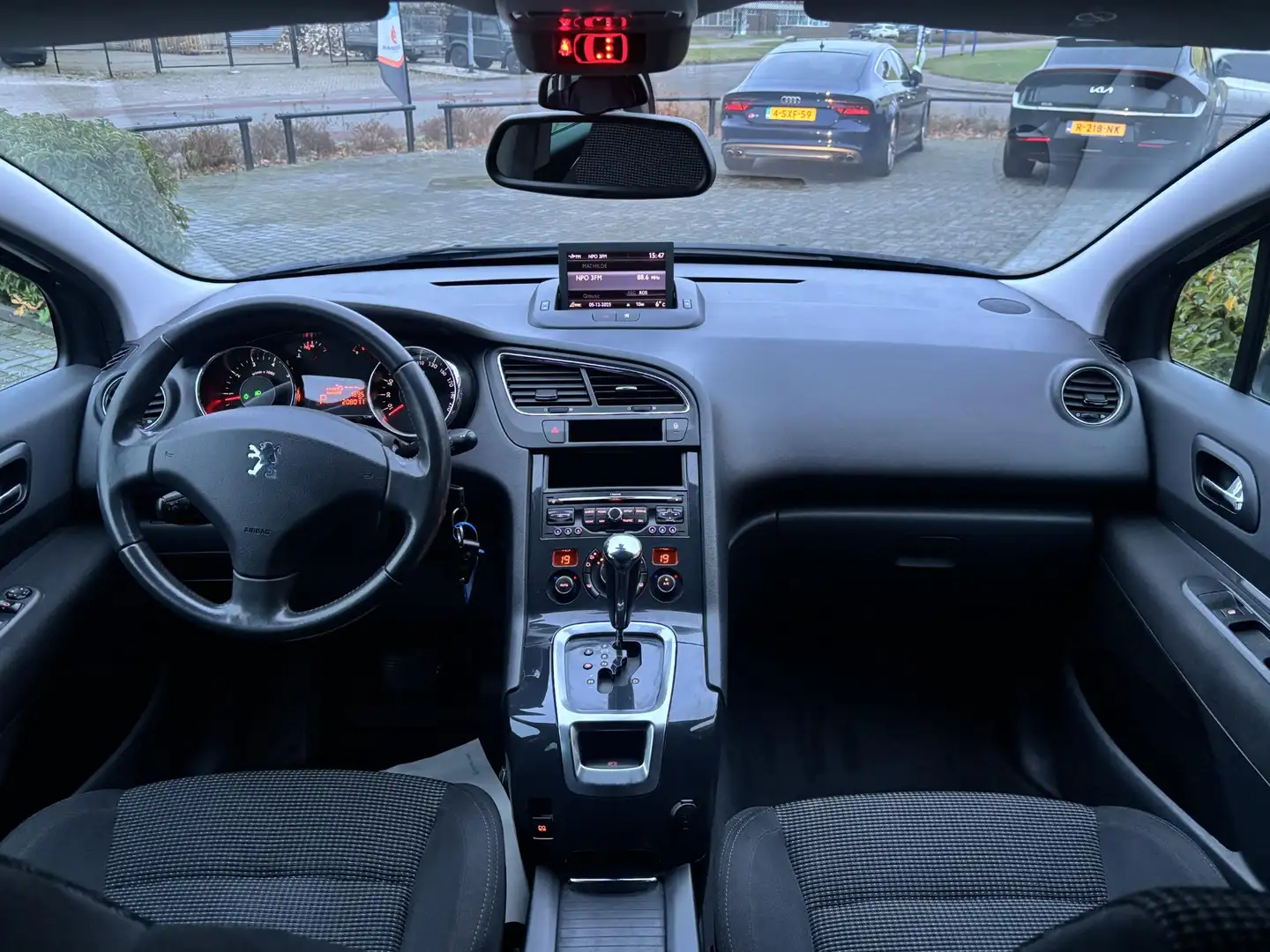 Peugeot 5008 1.6 THP ST 5p. |Automaat!|Trekhaak!| Grijs - 2