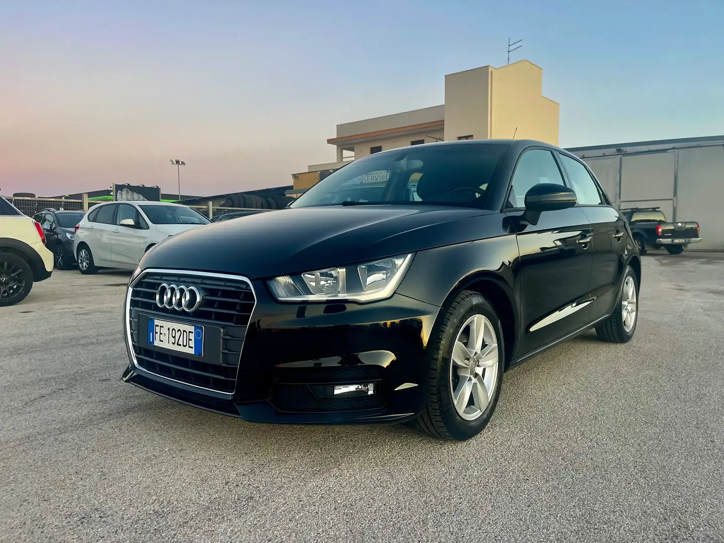 Audi A1 A1 Sportback 1.0 tfsi ULTRA 82CV Noir - 1