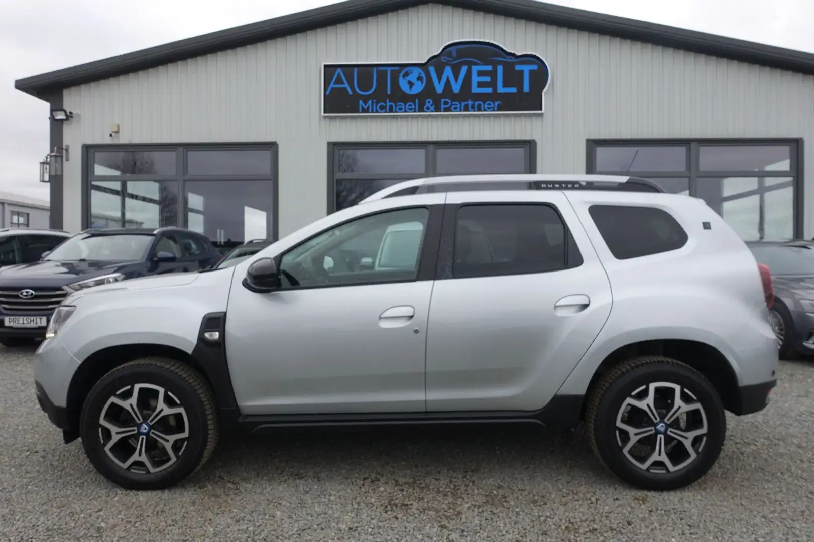 Dacia Duster II Celebration 1.5 dCi KLIMAAUT NAV 360 Grau - 1