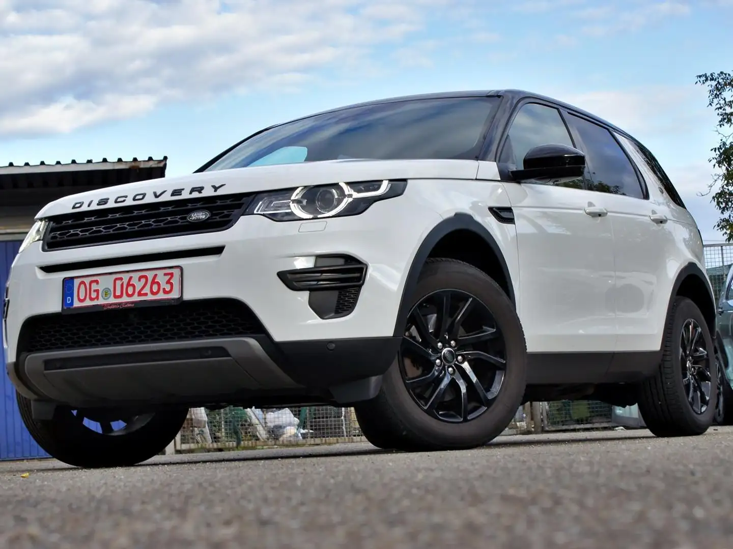 Land Rover Discovery Sport SE AWD LEDER/NAVI/PANO/AHK/7 Sitzer /Garantie Weiß - 1