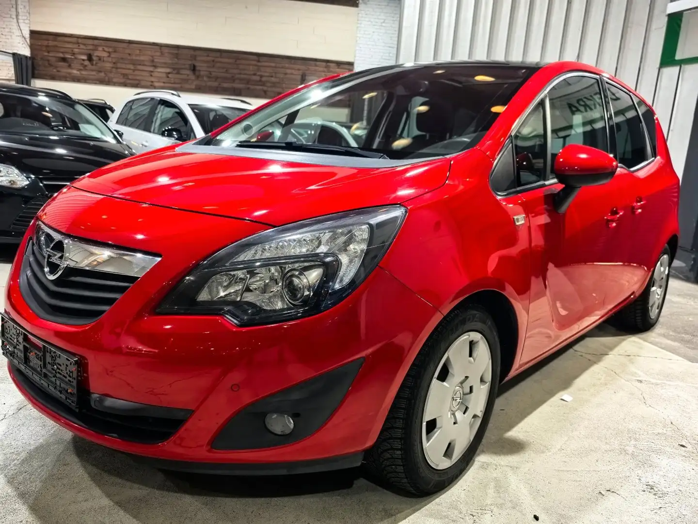 Opel Meriva B Design Edition Pano/AHK/Einparkhilfen Rot - 1