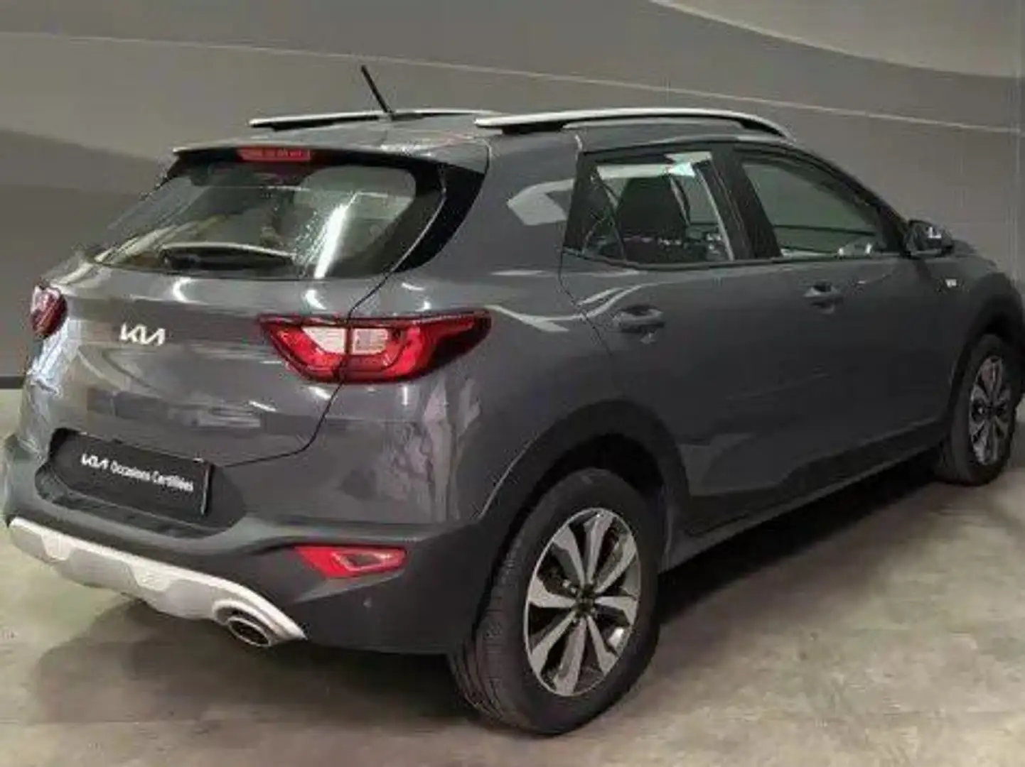 Kia Stonic Stonic 1.0 T-GDi 100 ch ISG DCT7 Active Gris - 2