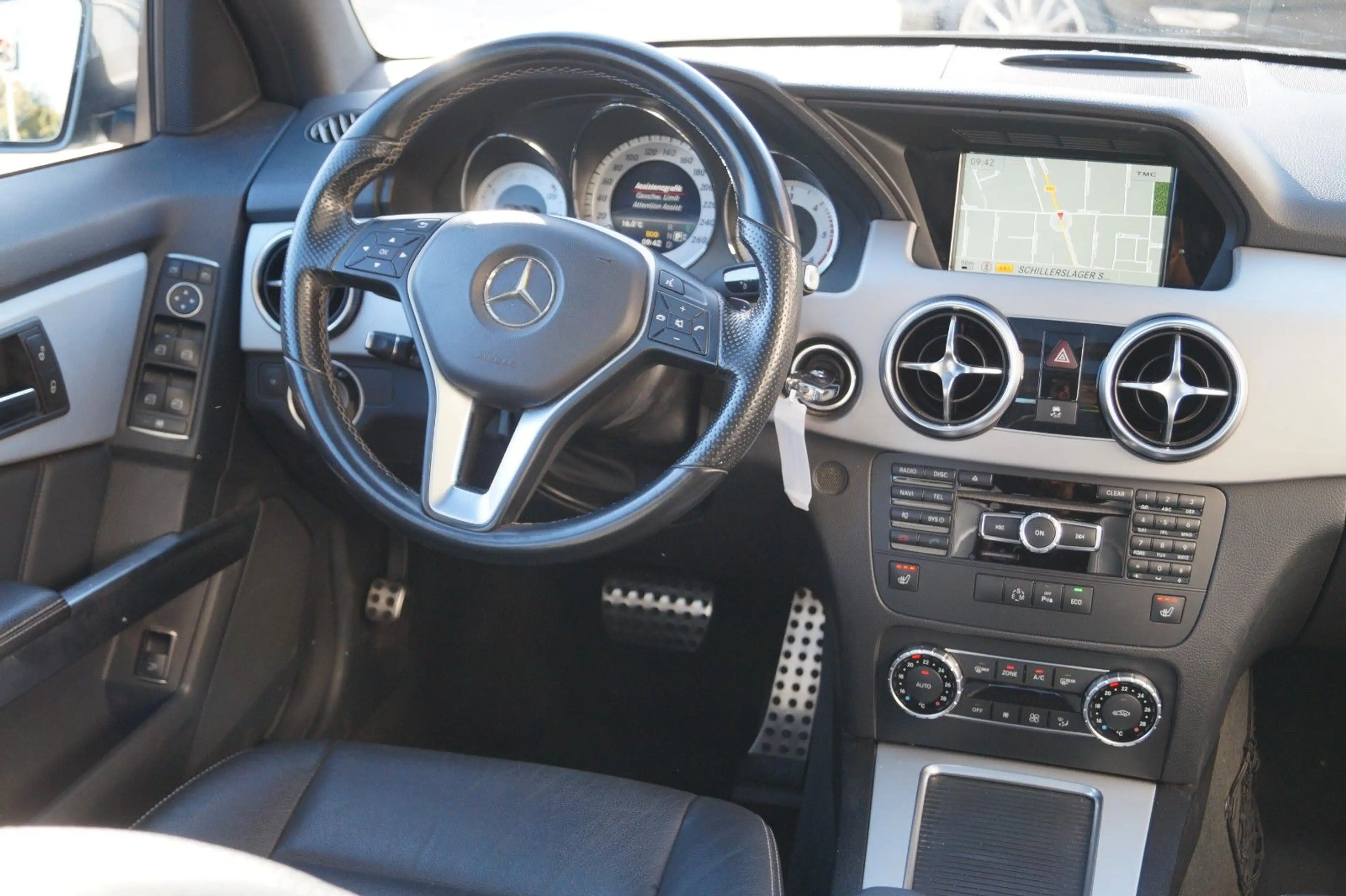 Mercedes-Benz GLK 220 CDI BE 4Matic 7G-Tronic Sportpaket 1.Hd — photo 12