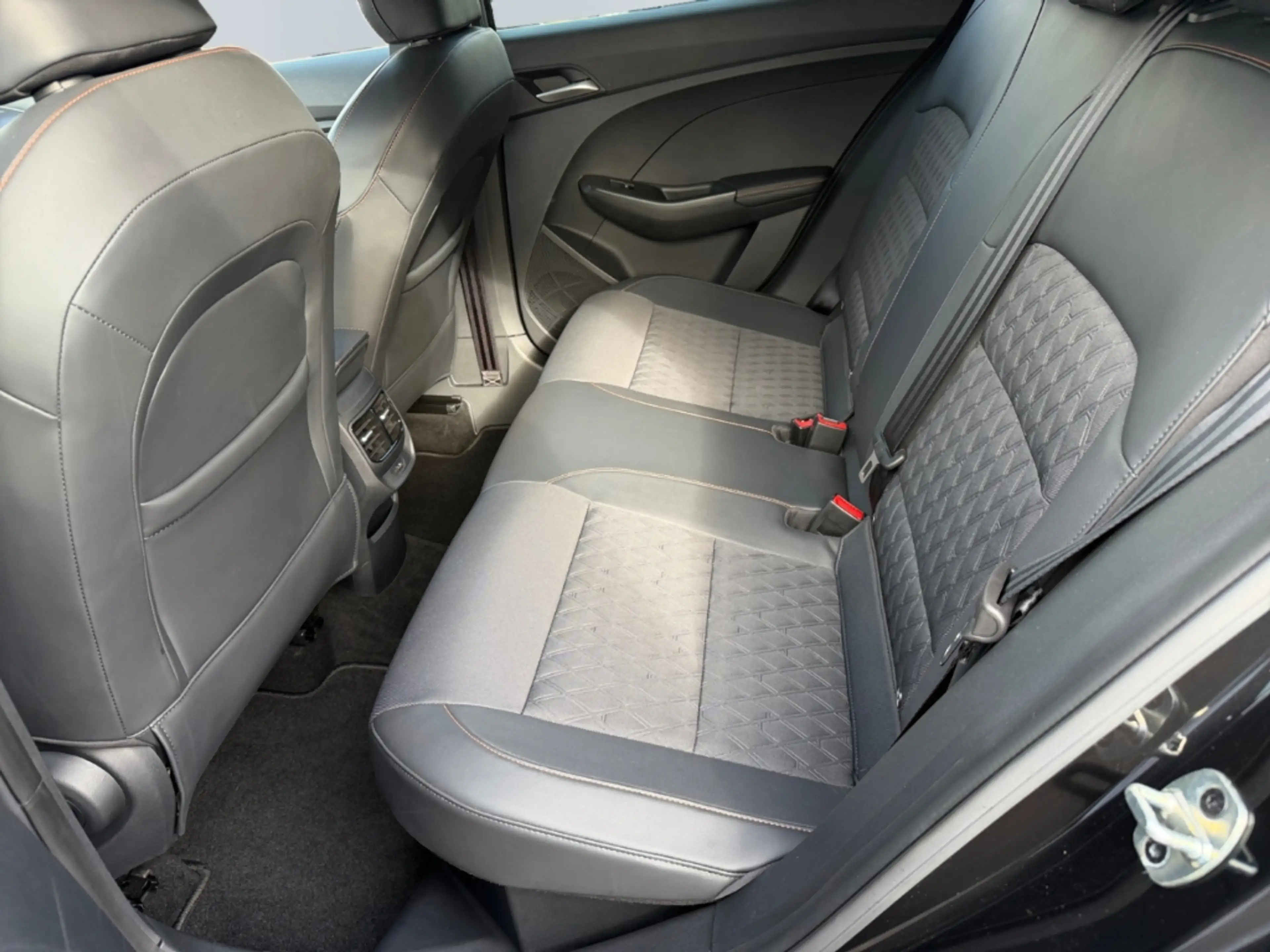 MG MG3 1.5 Hybrid+ 14kW Luxury — photo 15