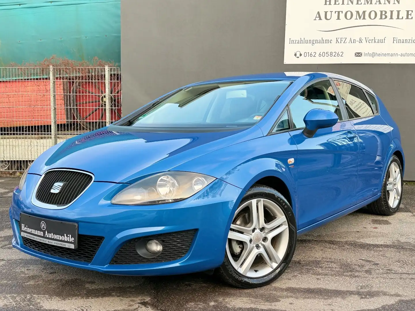 SEAT Leon 1.8 Style *2HAND*NAVI*SPORTAUSPUFF*HU/AU* Blauw - 1