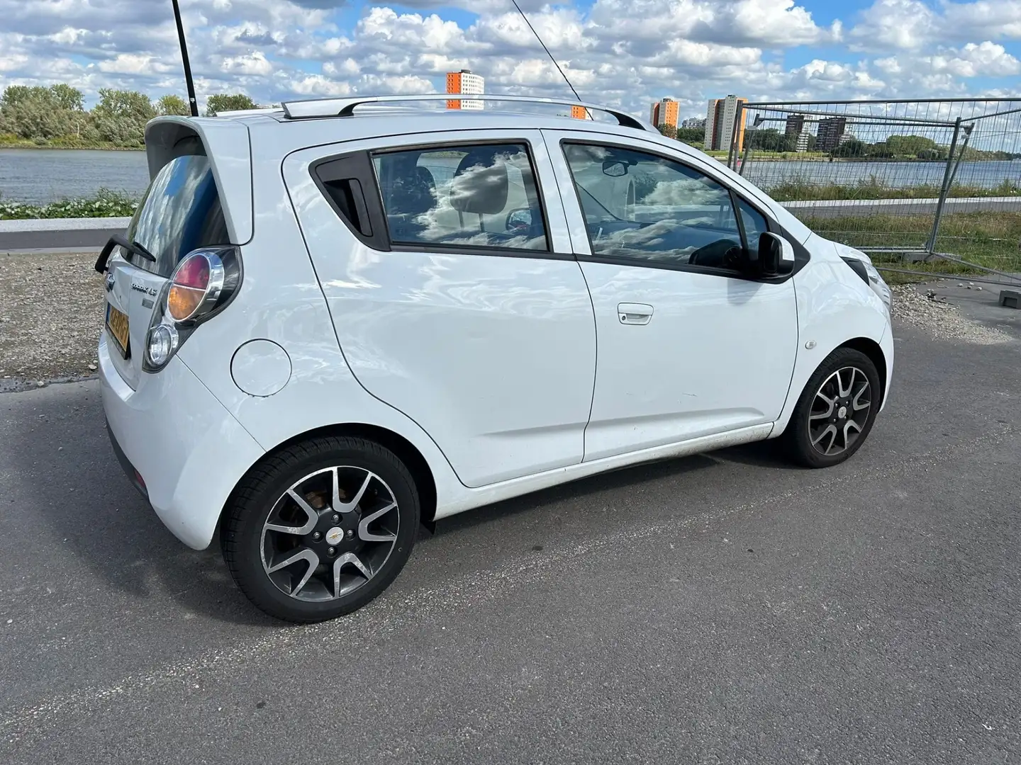Chevrolet Spark 1.0 16V LS Bi-Fuel LPG 2013 Airco Werkt/Cruise enz Wit - 1