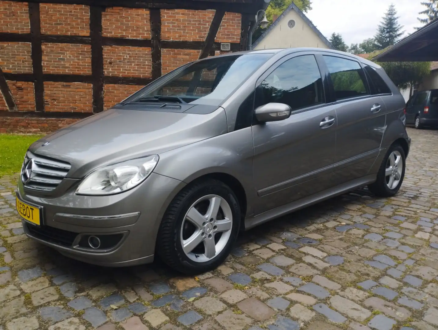 Mercedes-Benz 200 CDI TÜV neu mit Ganzjahresreifen Gris - 1
