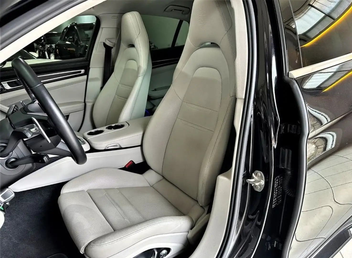 Porsche Panamera 4 E-Hybrid - 2