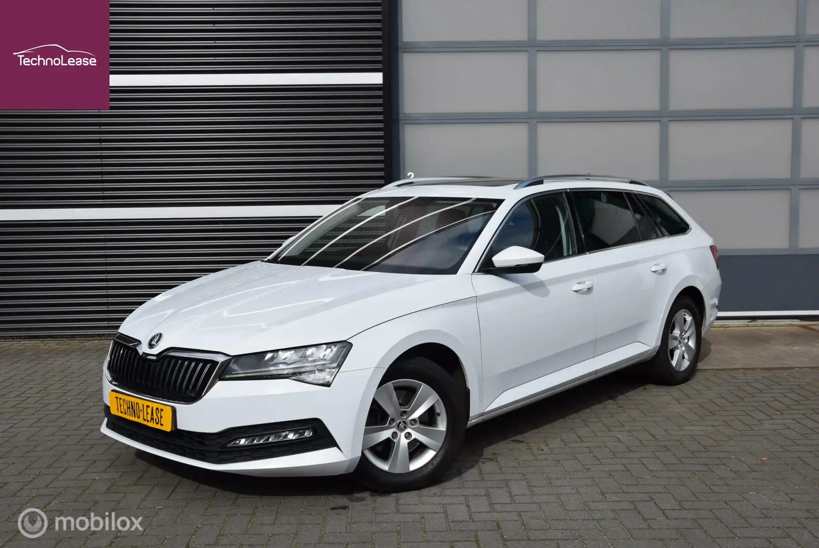 Skoda Superb Combi 1.5 TSI ACT Business Edition Panoramadak & T Wit - 1