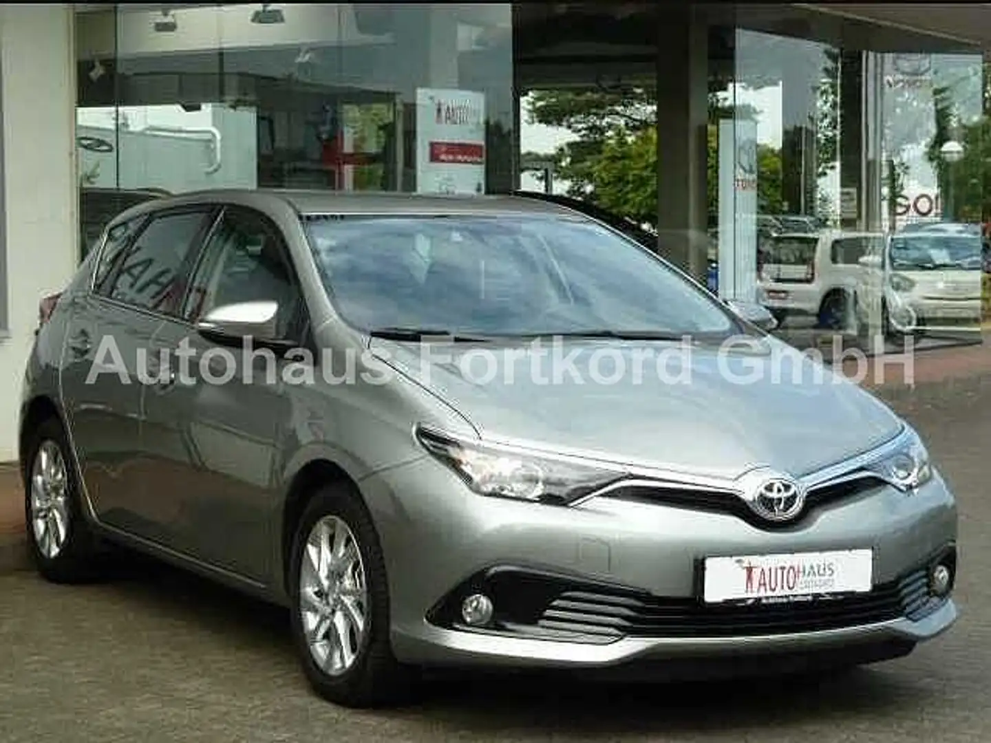 Toyota Auris 1.2 Turbo Team Deutschland - Keyfree, CAM, SHZ, BT Grau - 1