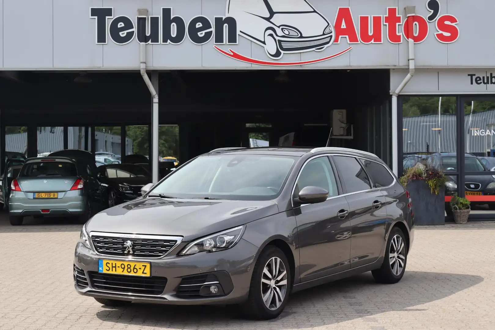 Peugeot 308 SW 1.2 PureTech Blue Lease Premium Panoramadak, Na Grijs - 1
