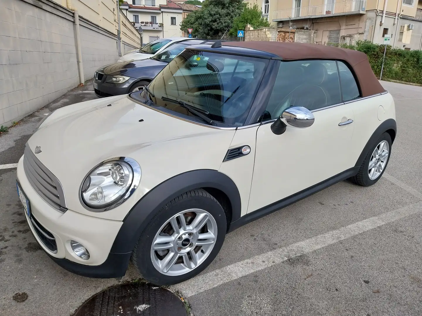 MINI Cooper D Cabrio Beige - 2