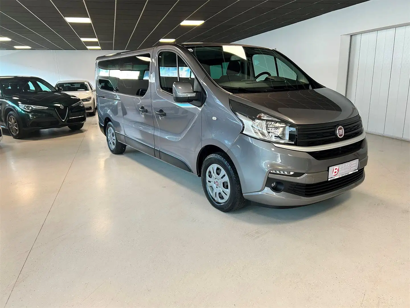 Fiat Talento Panorama 3,0t 1,6 EcoJet 120 L2H1 Family Grau - 2