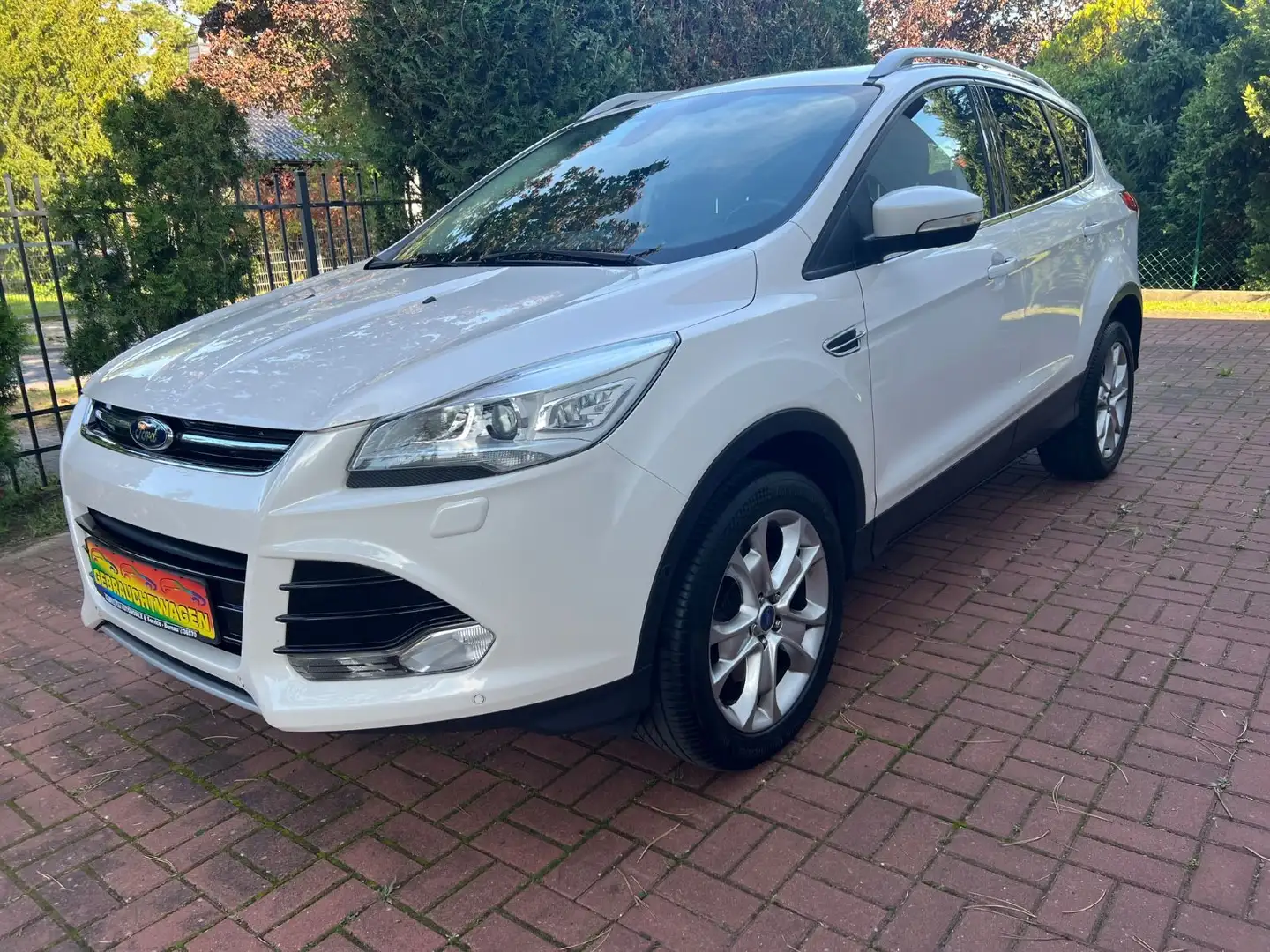 Ford Kuga 2,0 TDCI Titanium 4x4 Automatik Weiß - 1