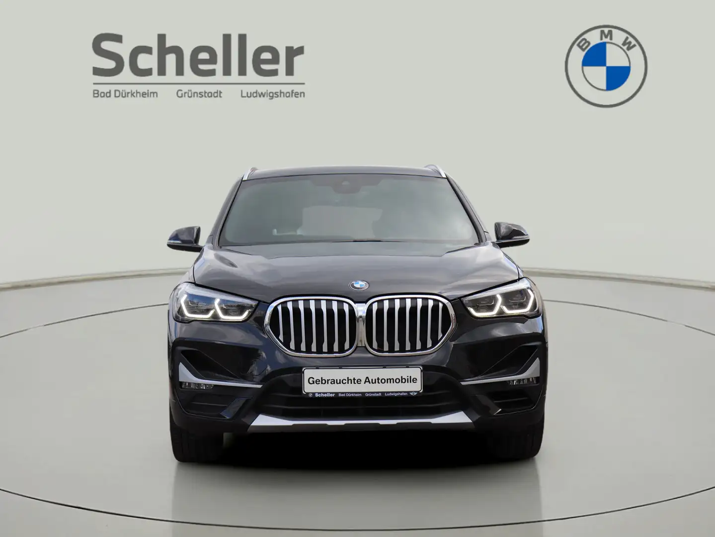 BMW X1 sDrive20i  xLine HiFi DAB LED RFK Navi Shz Schwarz - 2
