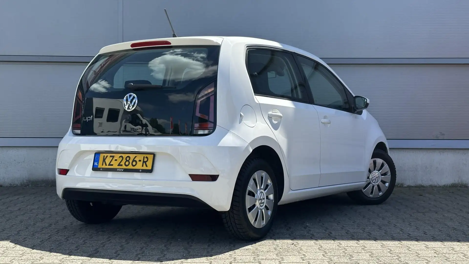 Volkswagen up! 1.0 60pk Move up! | Airco | Bluetooth | DAB Weiß - 2