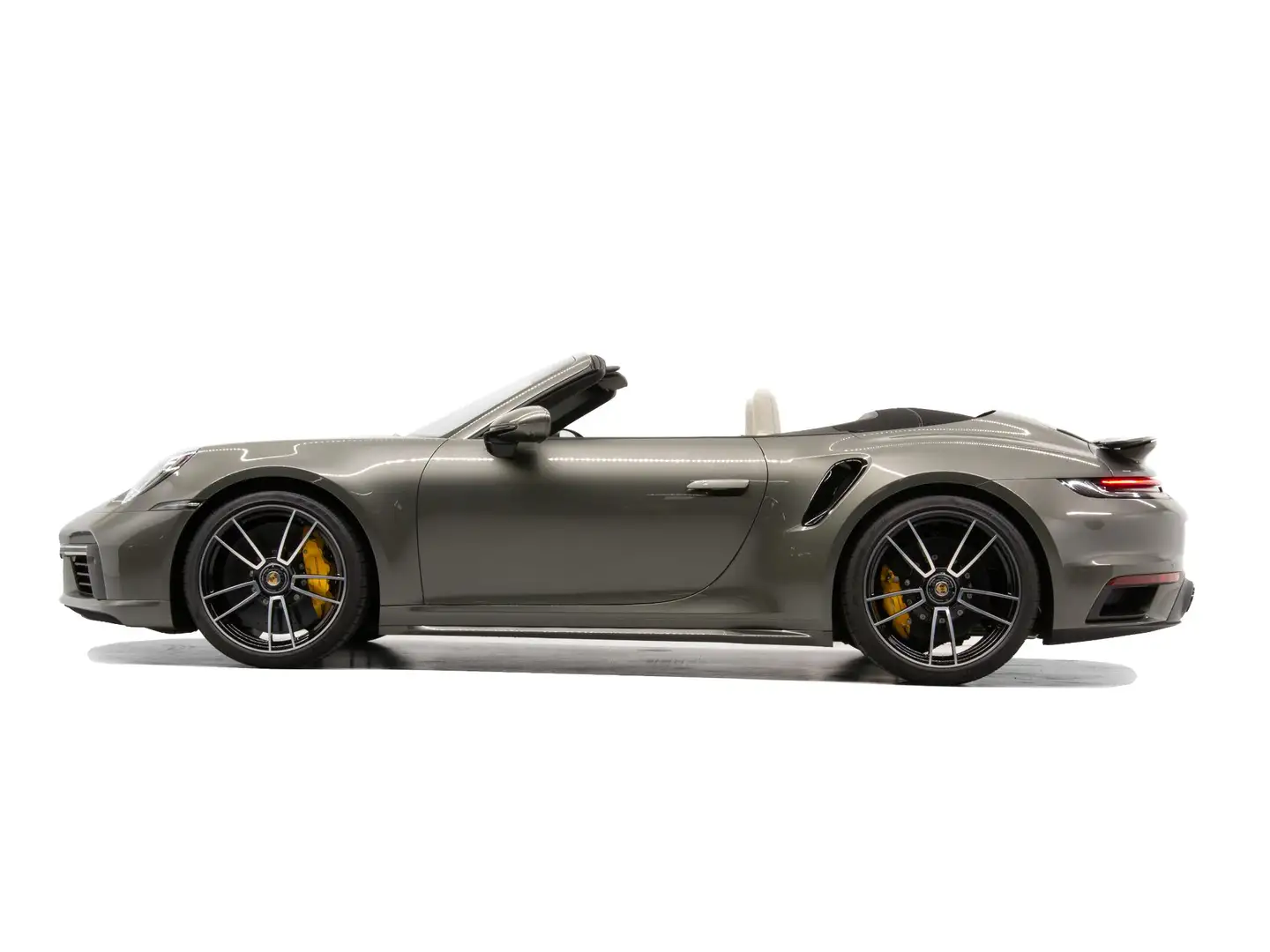 Porsche 992 Turbo S Cabriolet Verde - 2