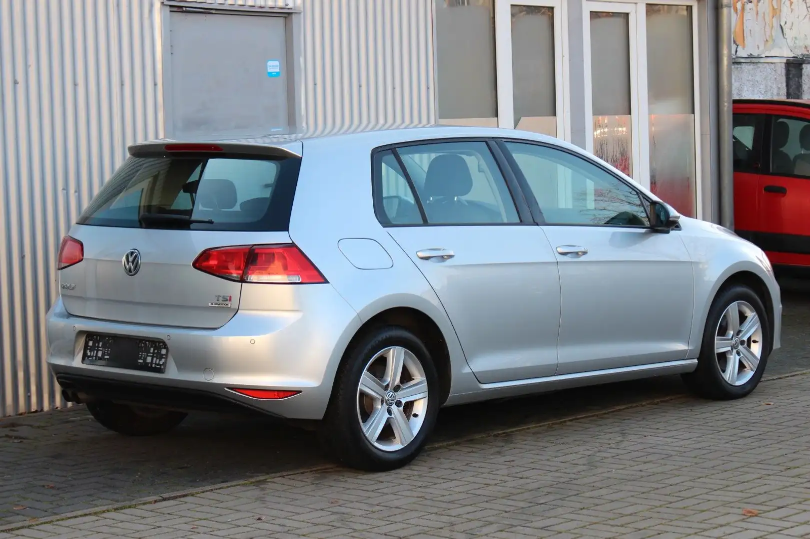 Volkswagen Golf VII 1.4 TSI Comfortline+Klimaaut+SHZ+Tempom Stříbrná - 2