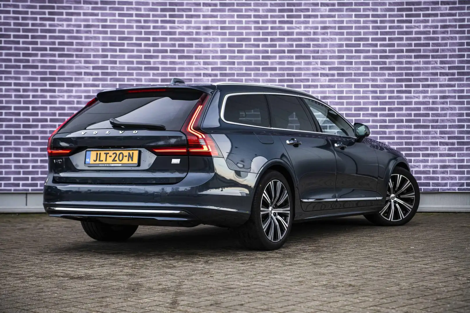 Volvo V90 T8 AWD Recharge Inscription Geartronic | Trekhaak Blauw - 2