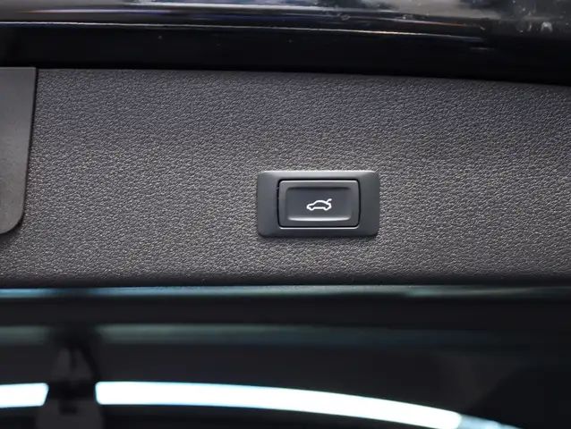 Audi E-Tron view 15