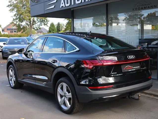 Audi E-Tron view 8